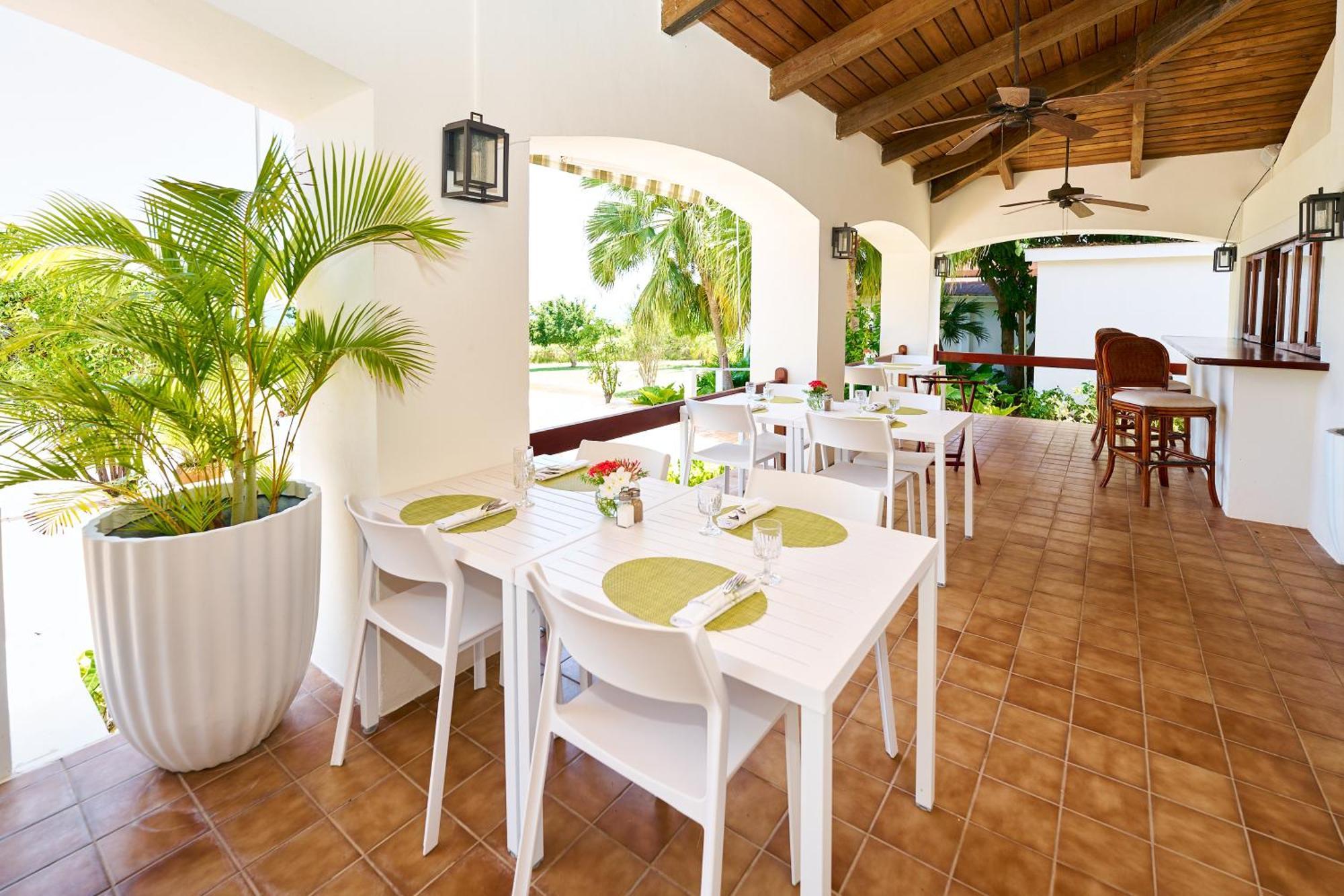 Mount Nevis Hotel Екстериор снимка