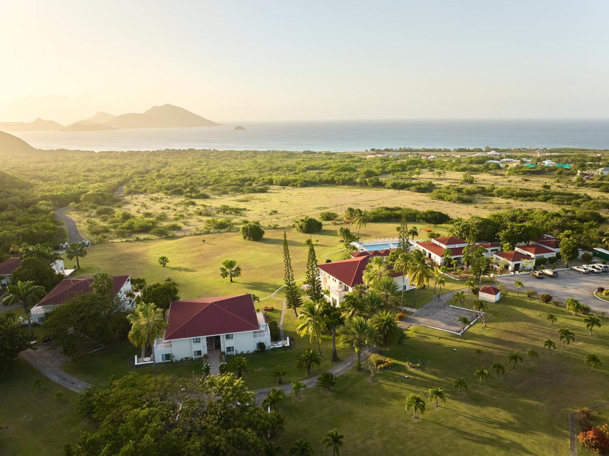 Mount Nevis Hotel Екстериор снимка
