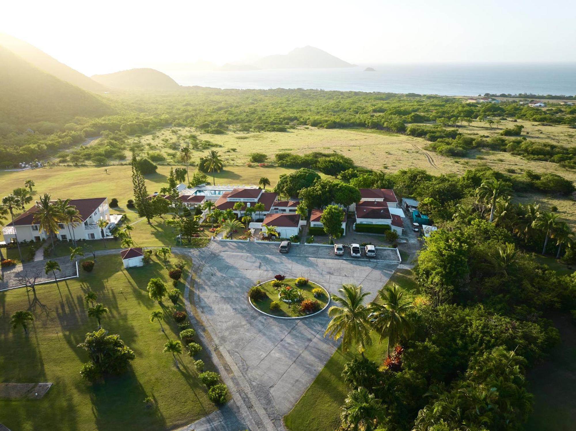 Mount Nevis Hotel Екстериор снимка